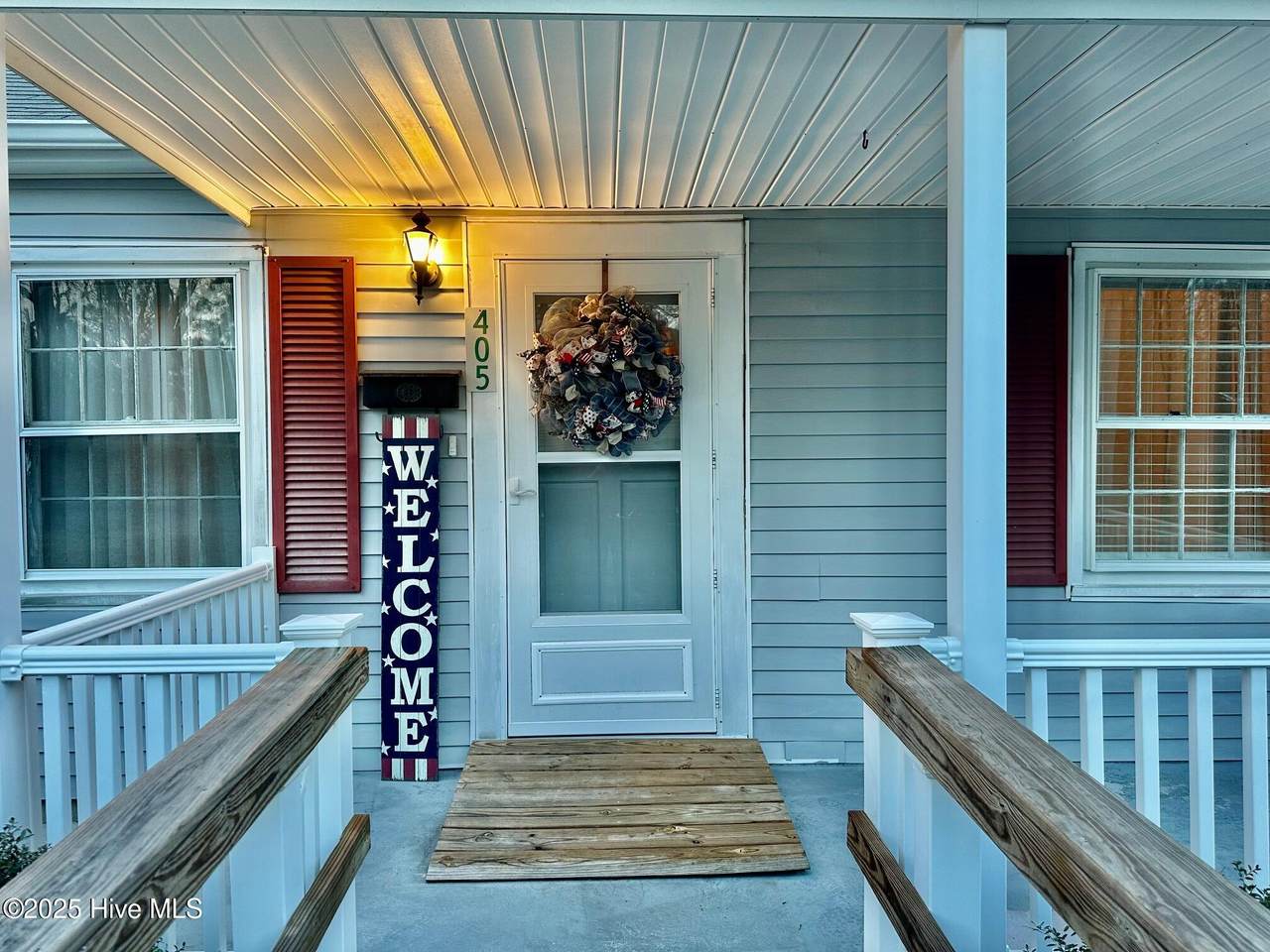 405 Simmons Avenue - Photo 1