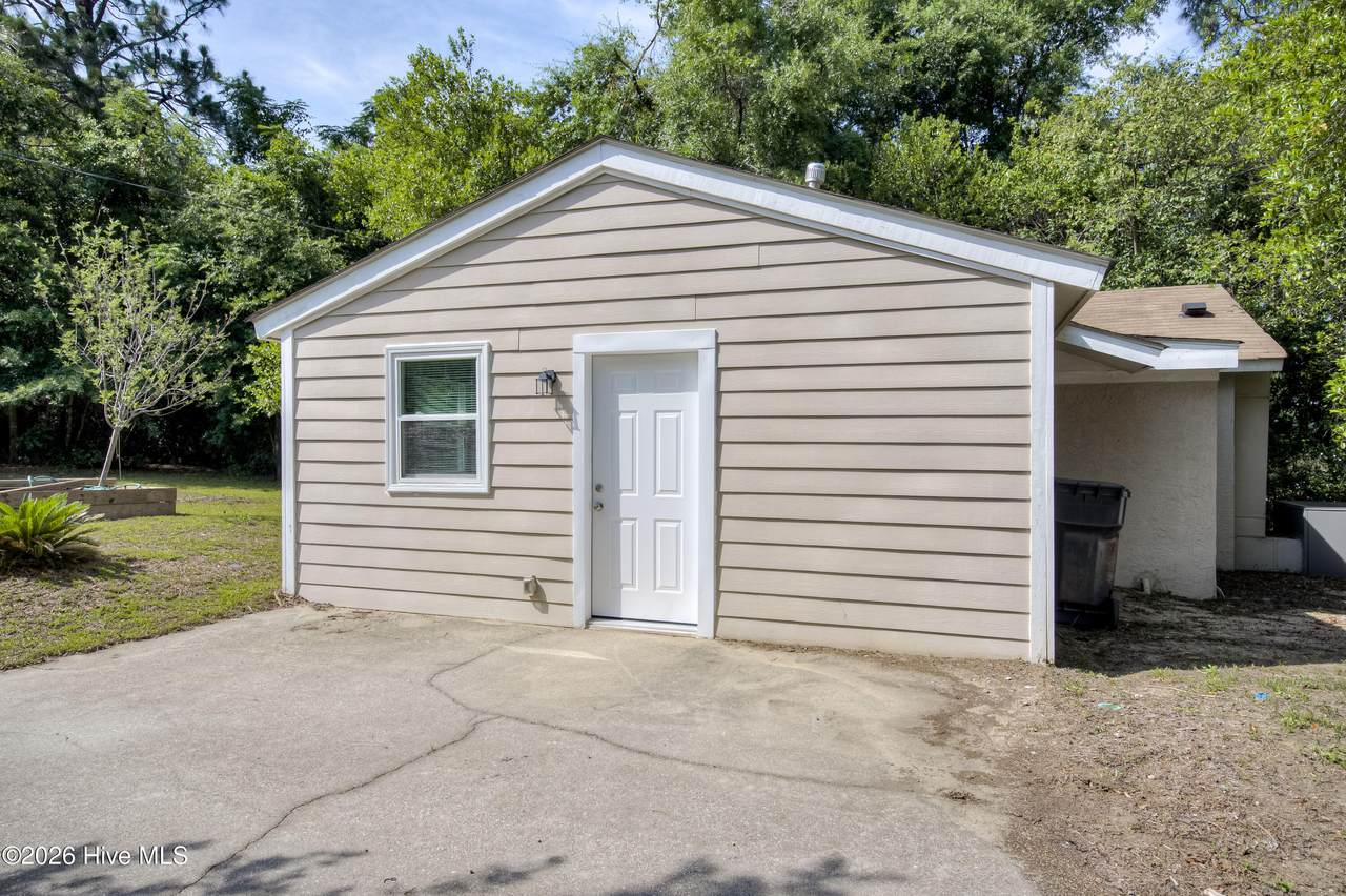 2107 Faircrest Avenue - Photo 1