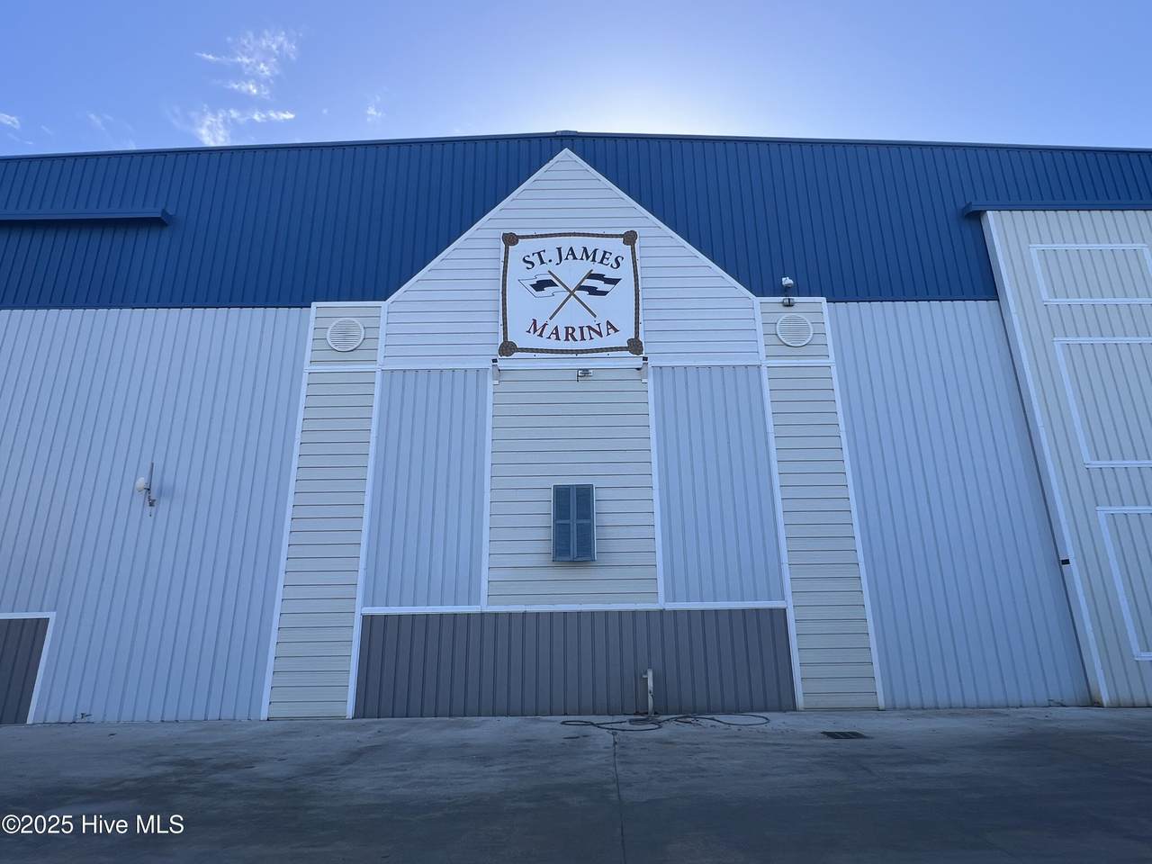 2571 St James Drive - Photo 1