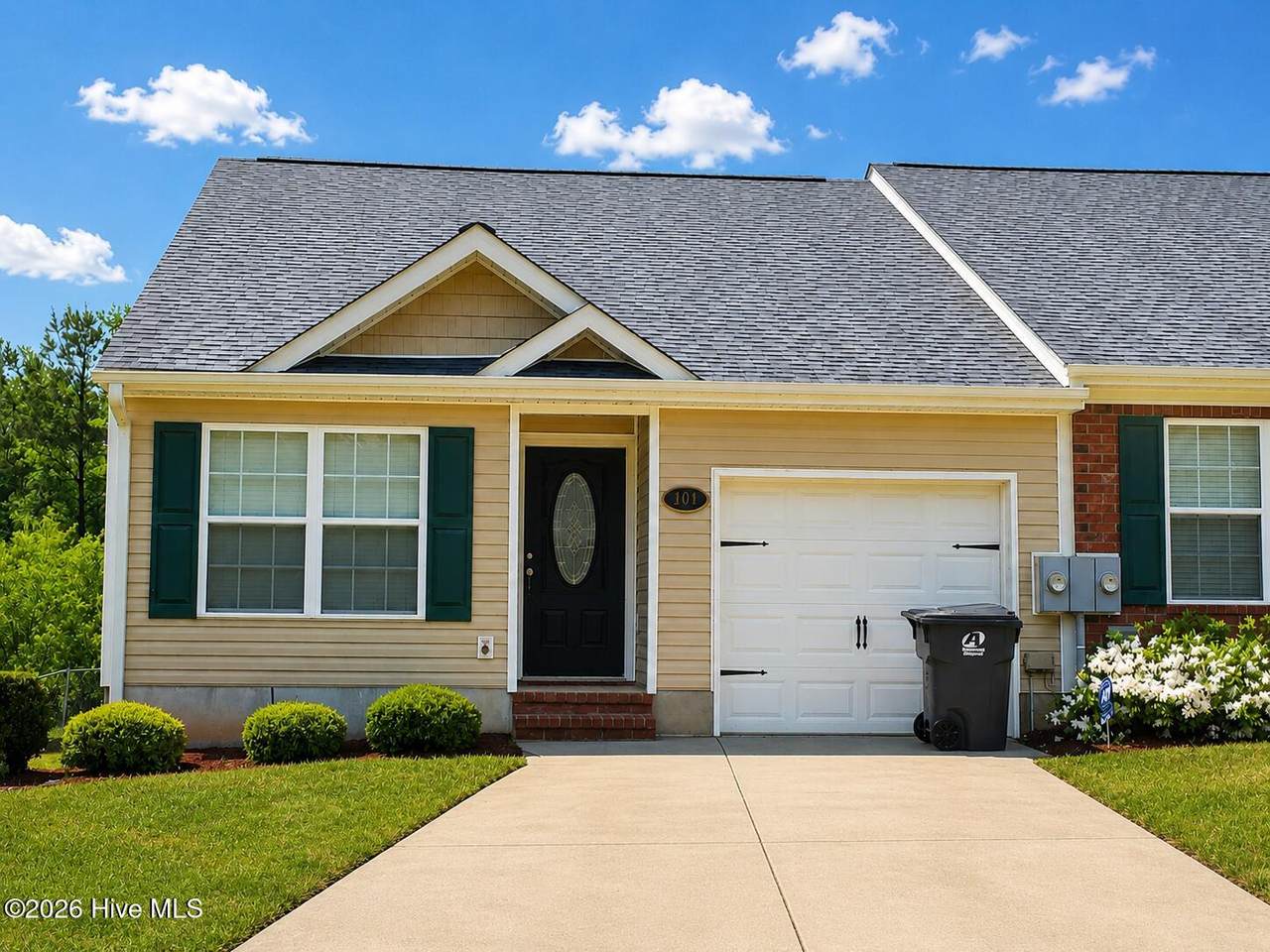 264 Lynbrook Way - Photo 1