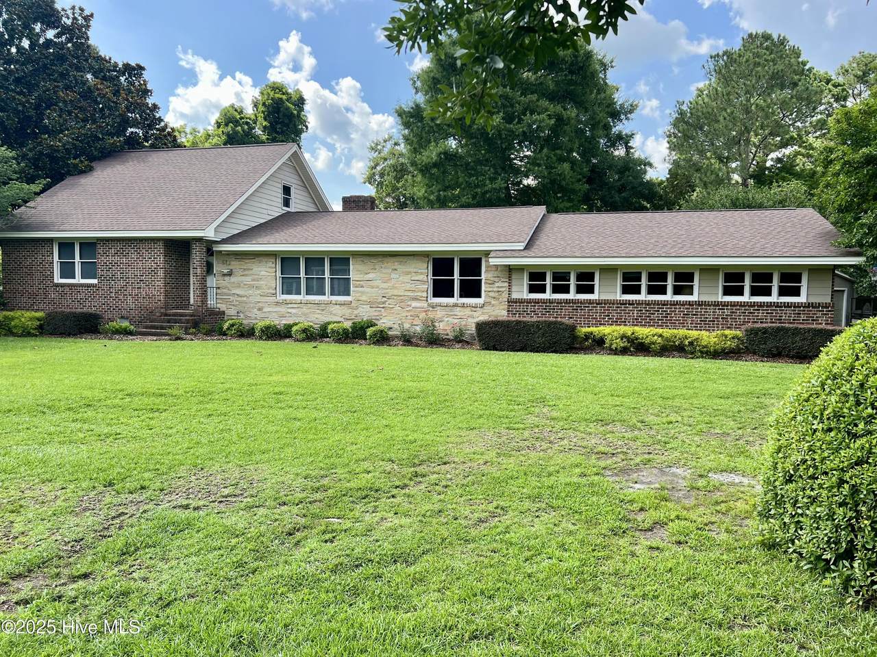 513 Westbrook Street - Photo 1