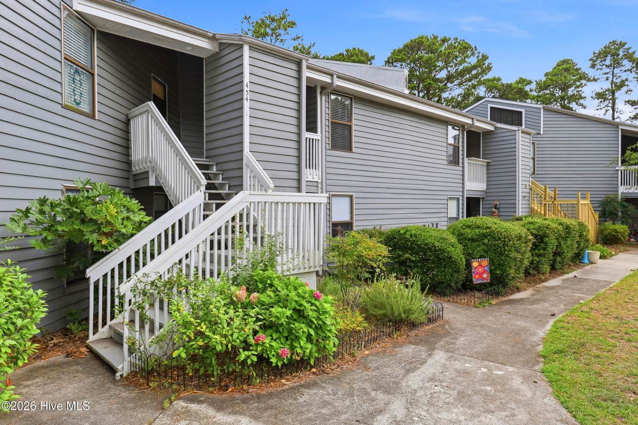 718 Azalea Drive - Photo 1
