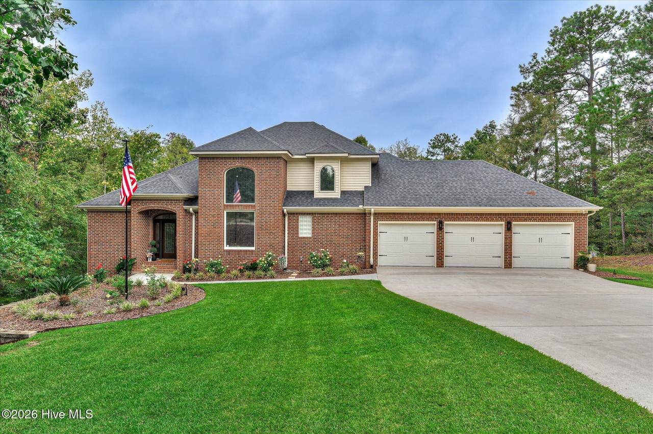 124 Waters Edge Drive - Photo 1