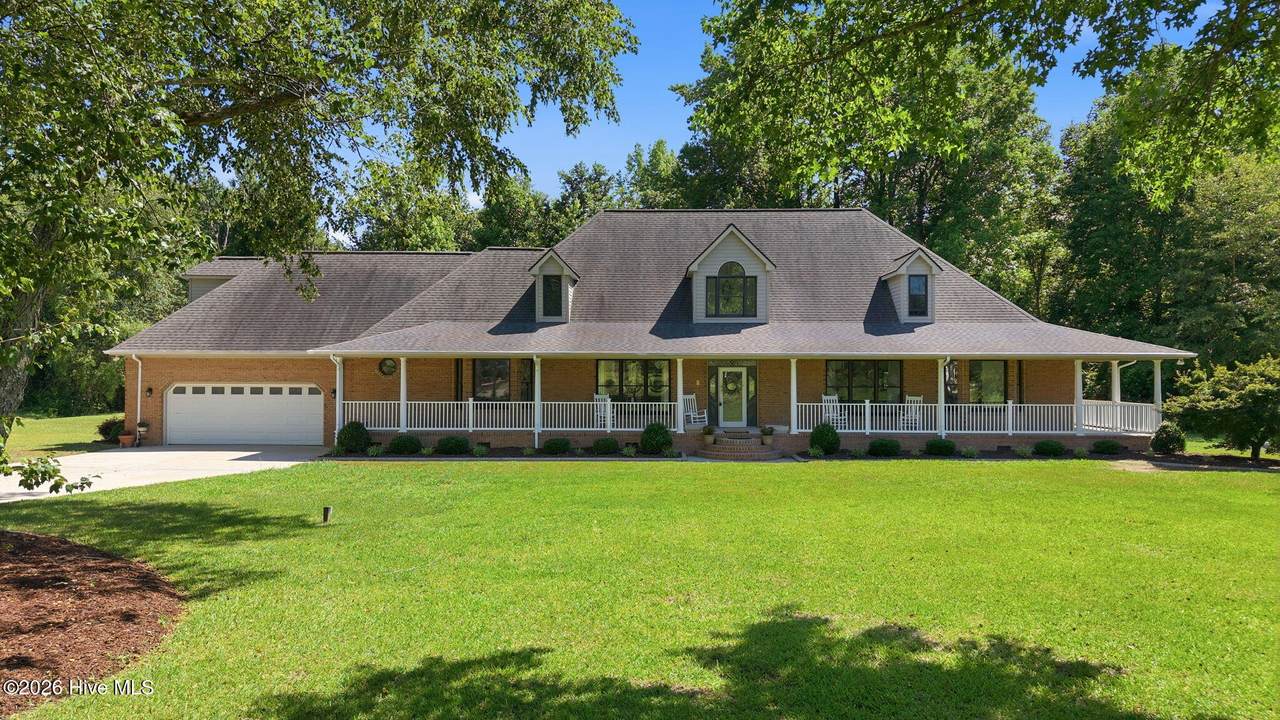 215 Edgebrook Drive - Photo 1