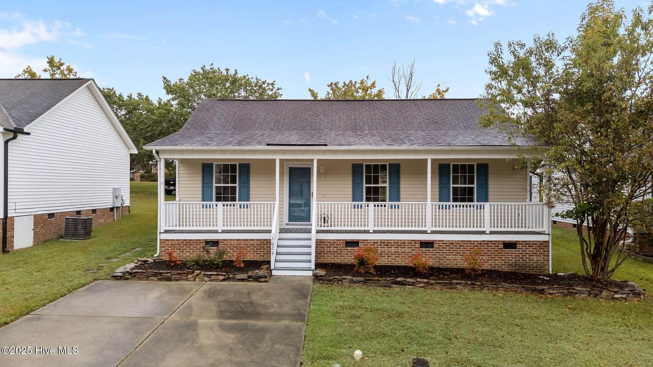 1029 Cove Circle - Photo 1