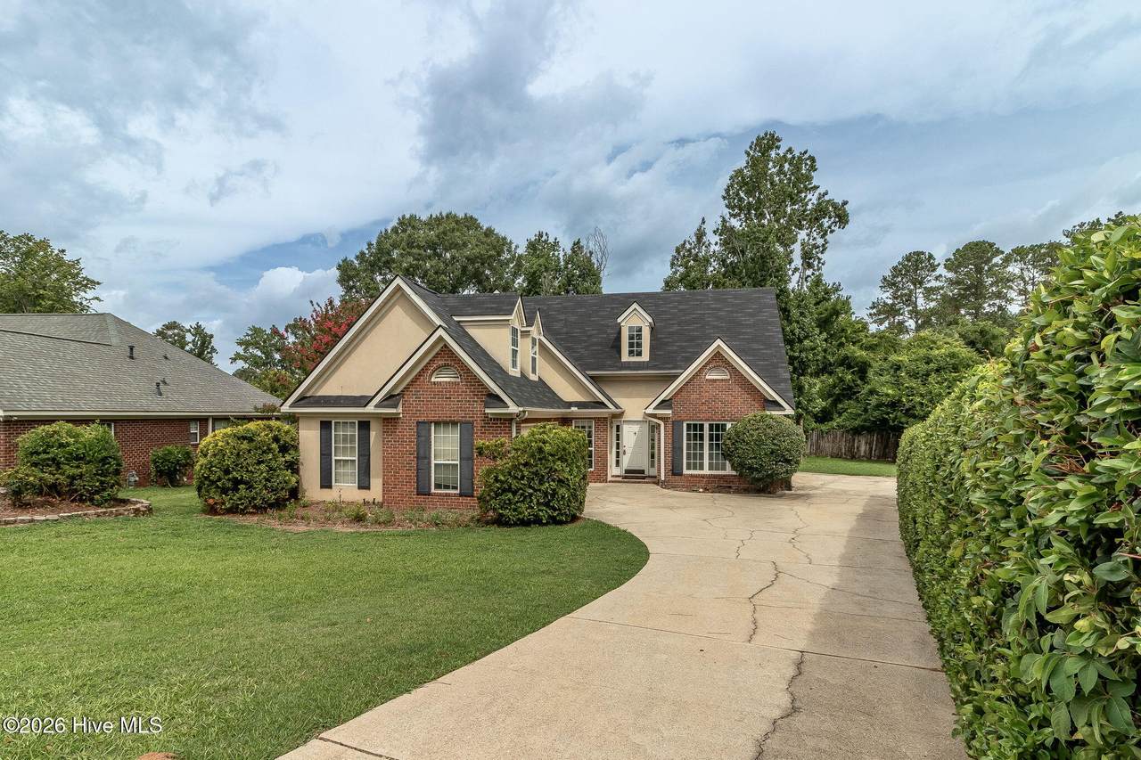 555 Live Oak Court - Photo 1