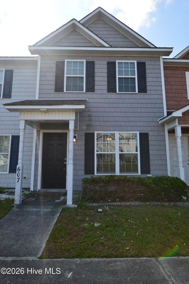 27 Doris Avenue - Photo 1