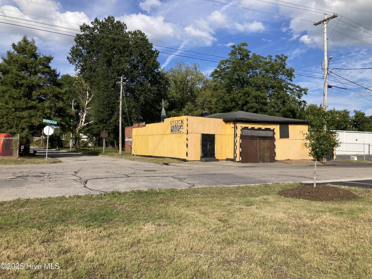 501 Barnes Street - Photo 1