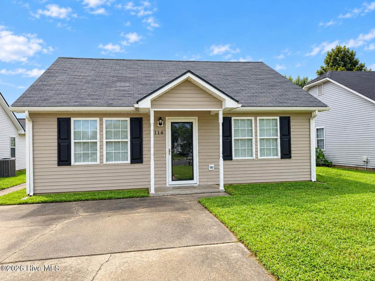 114 Old Oak Drive - Photo 1