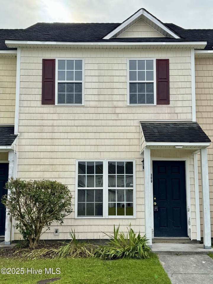306 Ashwood Drive - Photo 1