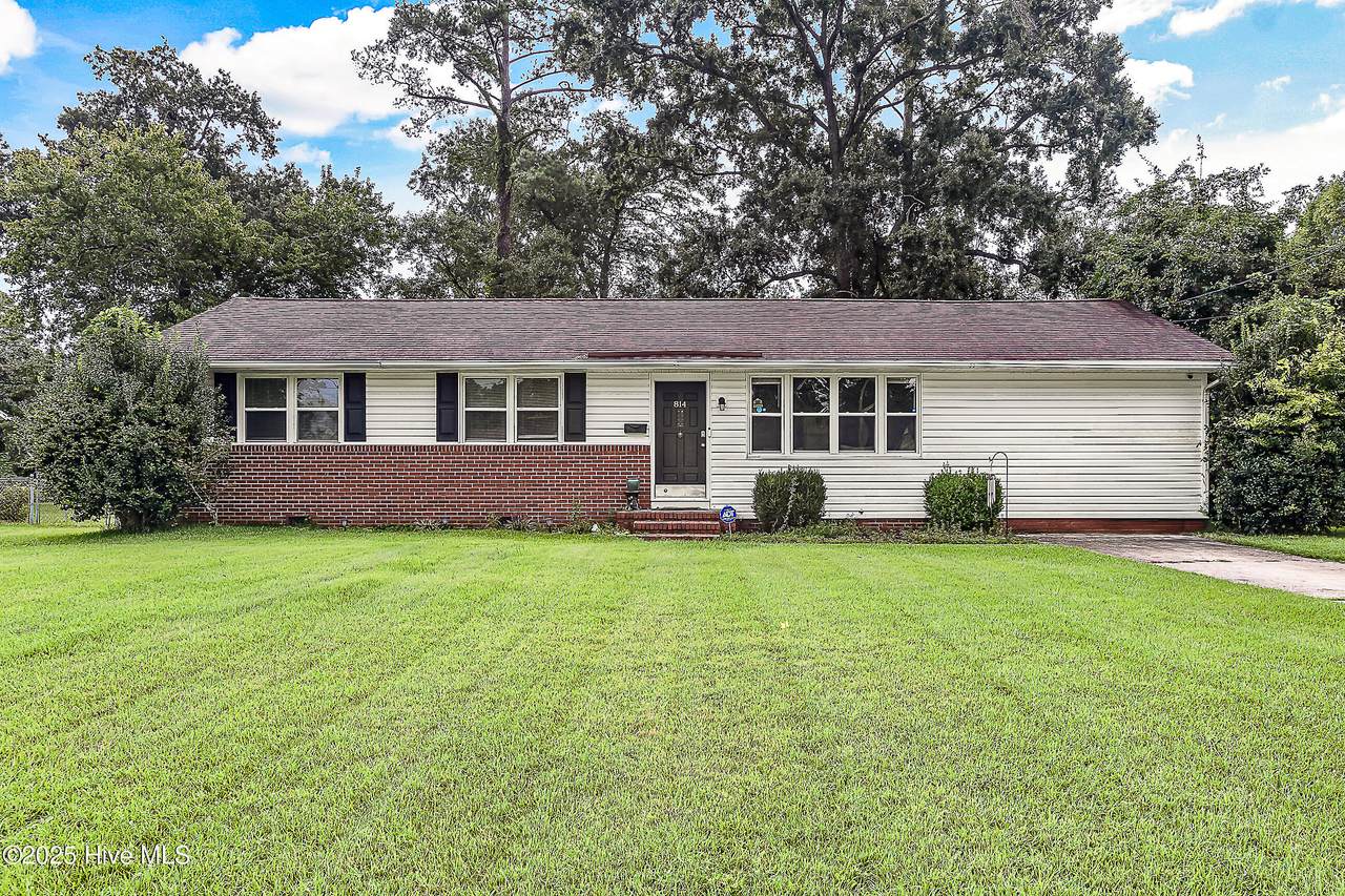 814 Edgewood Drive - Photo 1