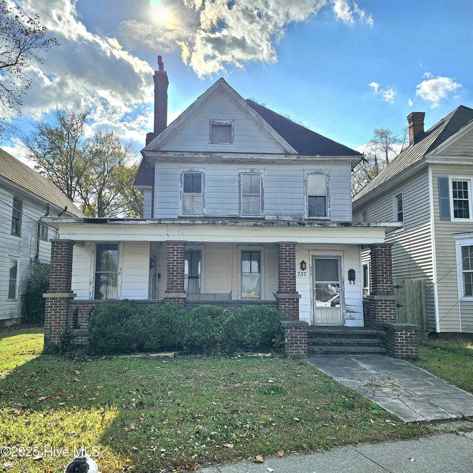 737 Riverside Avenue - Photo 1