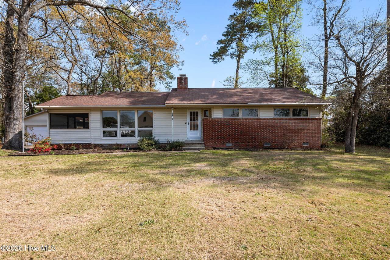 105 Sherwood Drive - Photo 1