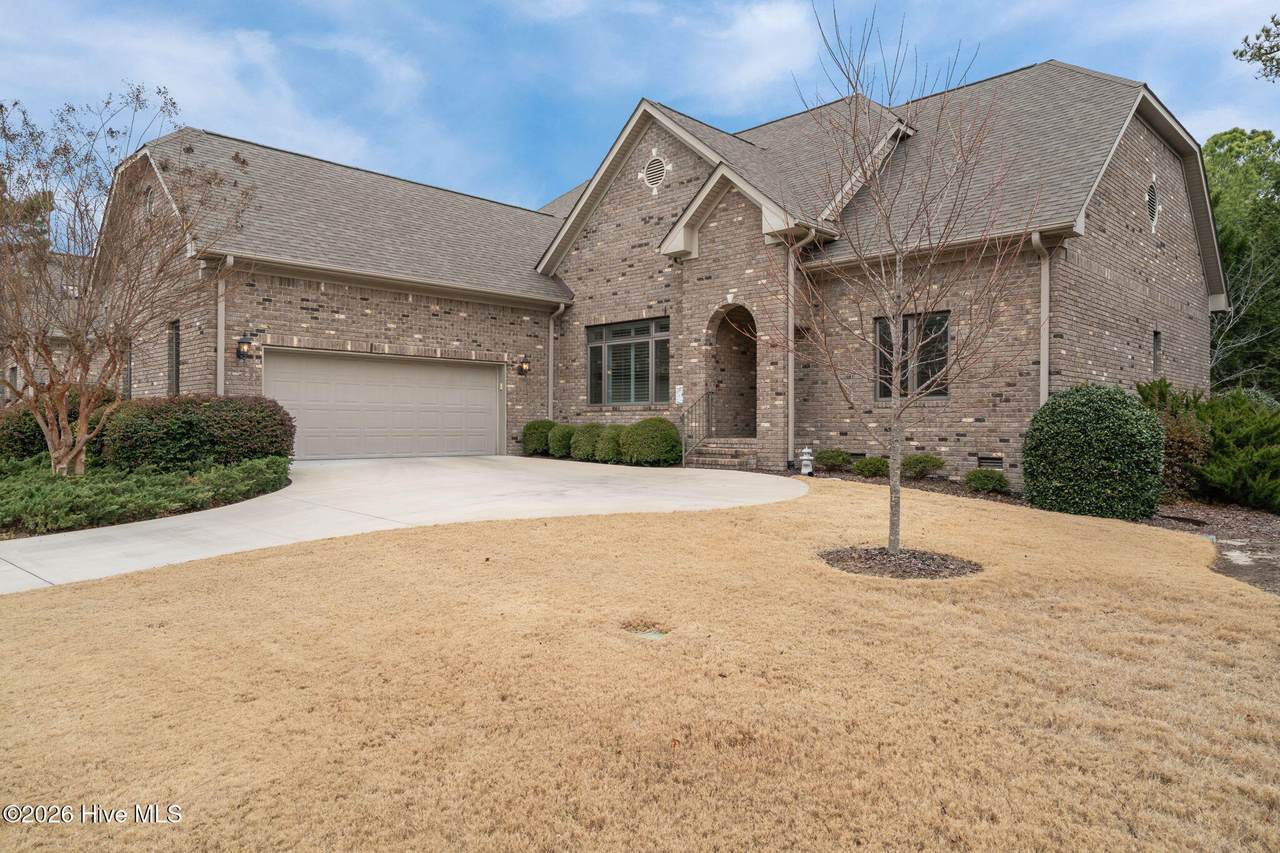 4 Buckingham Place - Photo 1