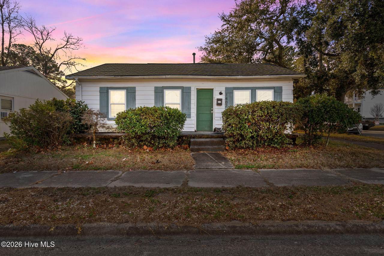 1402 Wooster Street - Photo 1