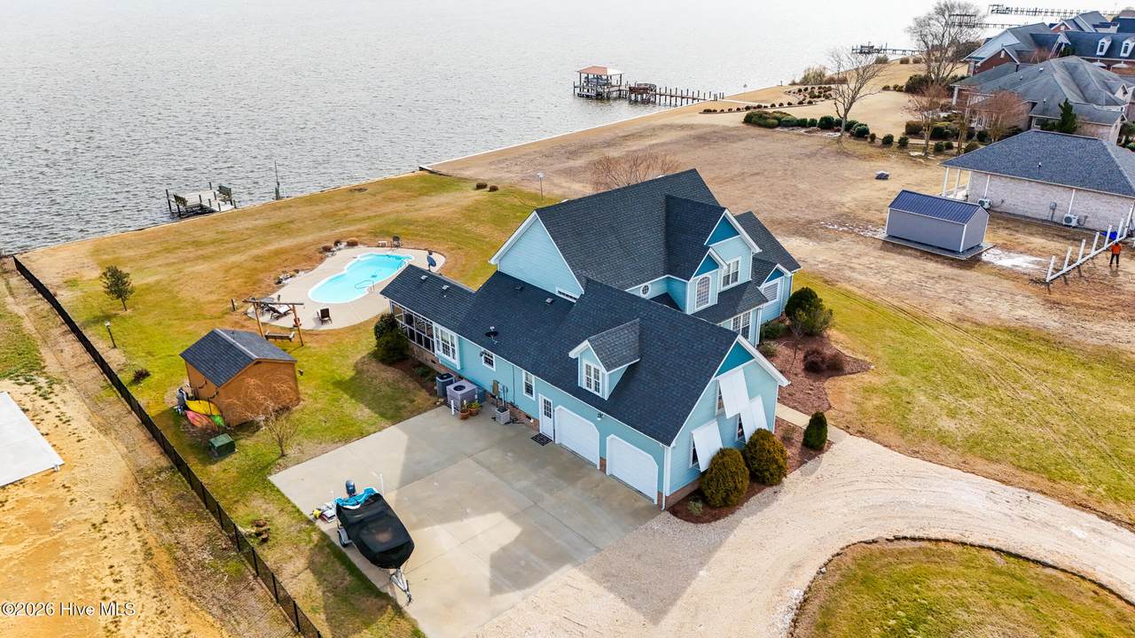 111 Pelican Court - Photo 1