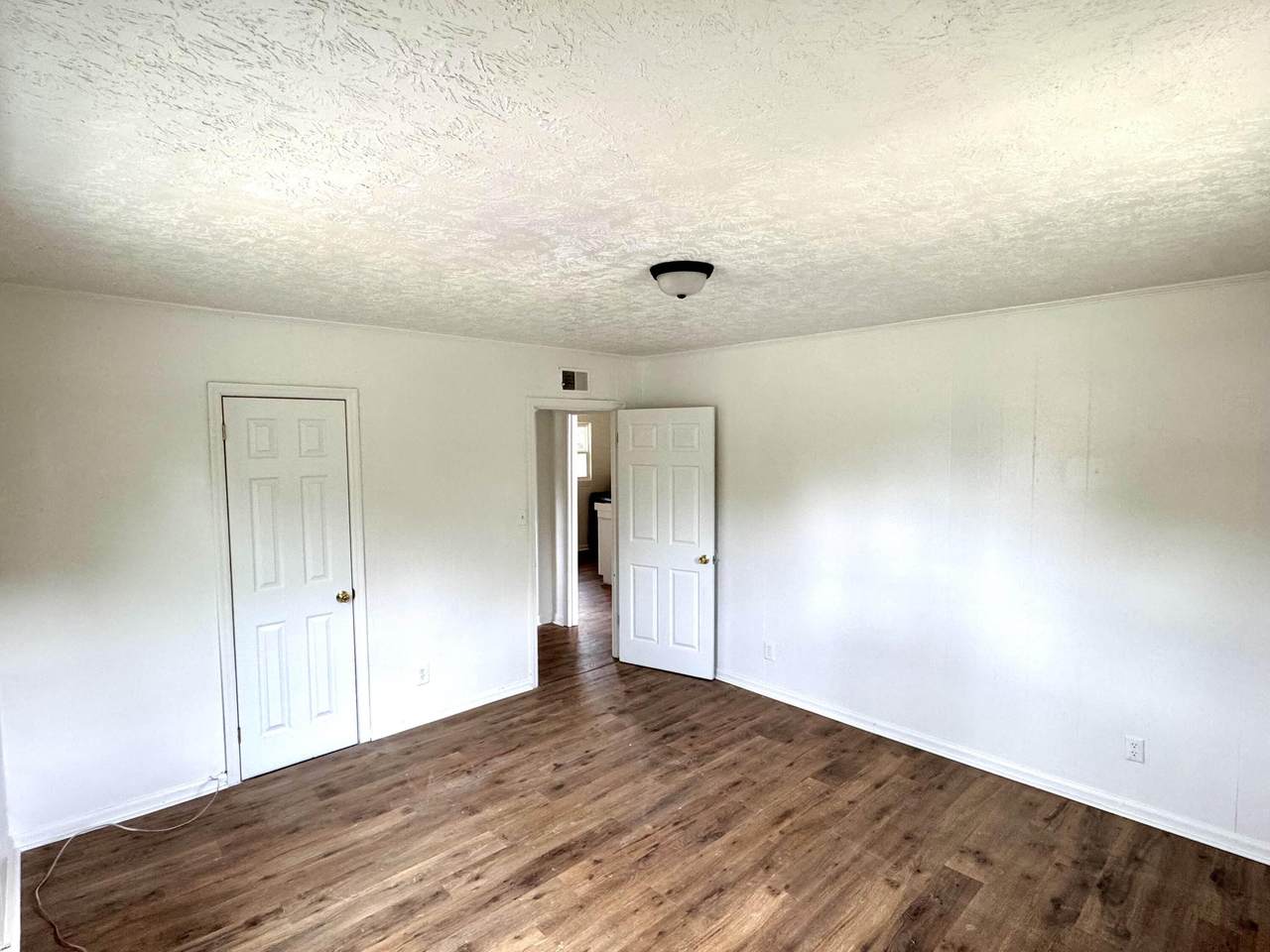 532 Hampton Avenue - Photo 1