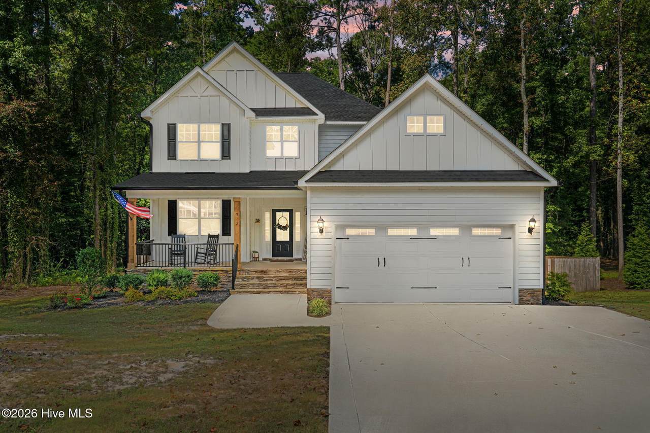 912 Sunset Drive - Photo 1