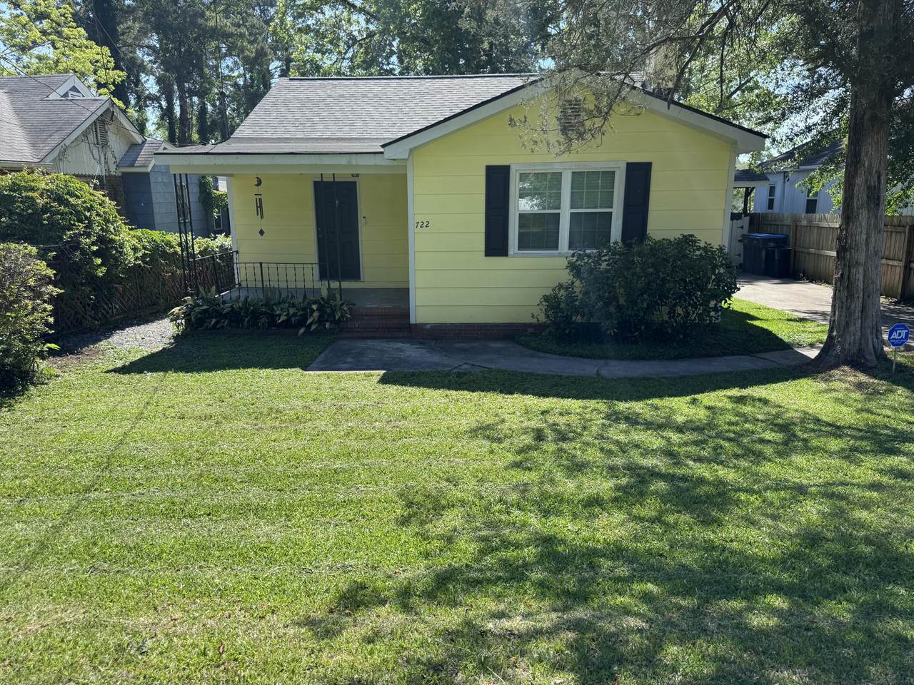 722 Heard Avenue - Photo 1