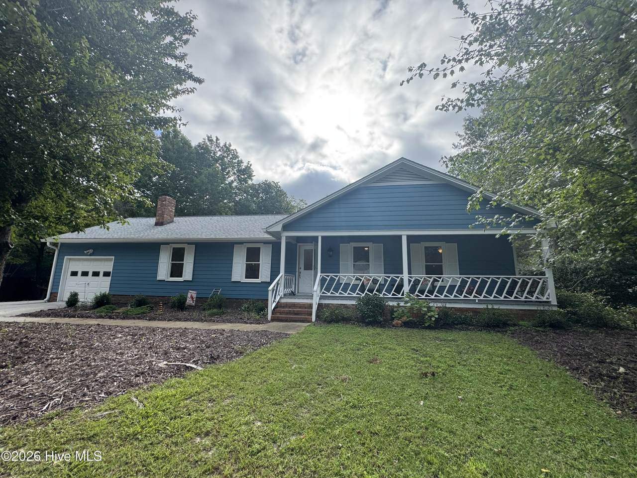 542 Aquarius Drive - Photo 1
