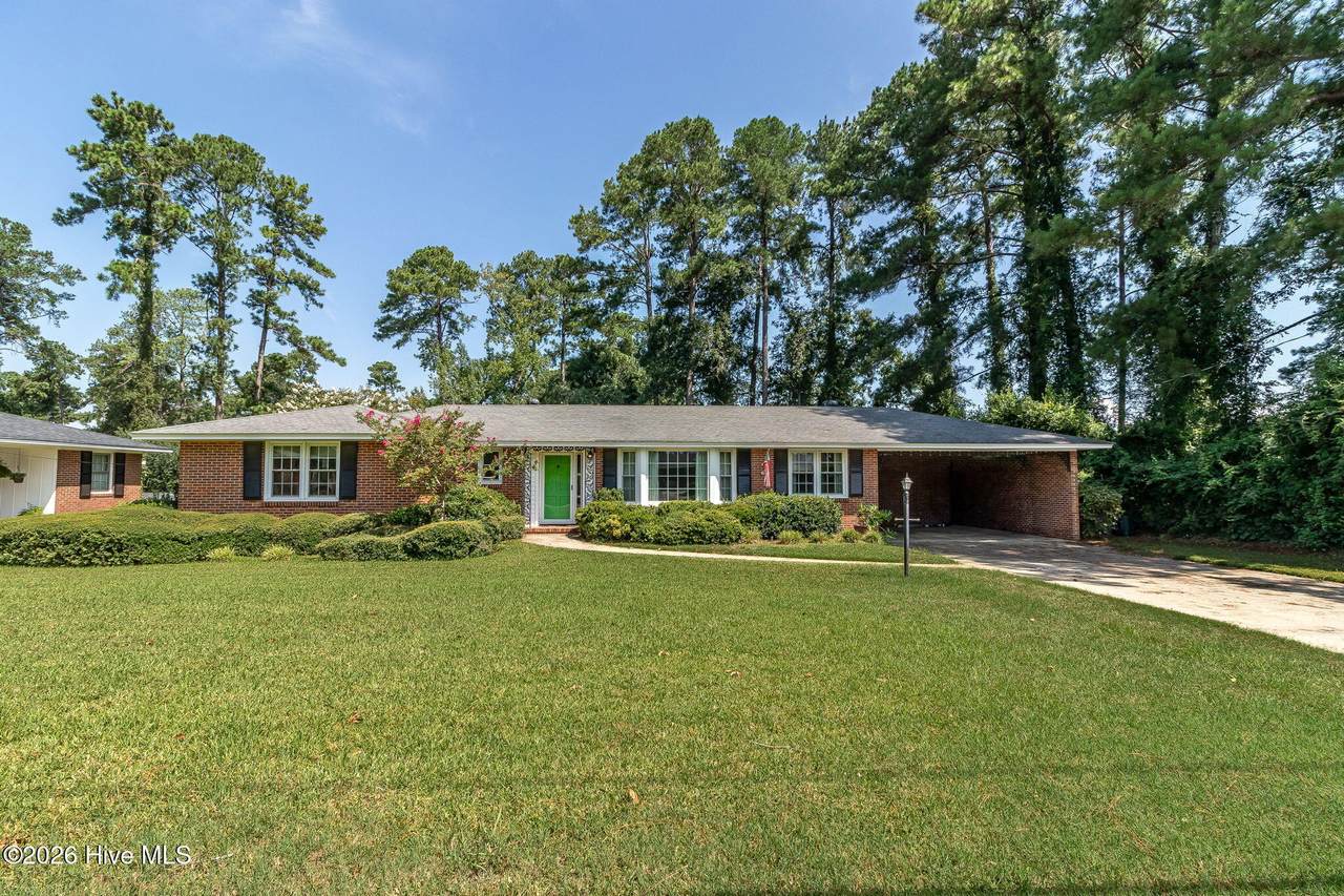 2915 Hampshire Drive - Photo 1