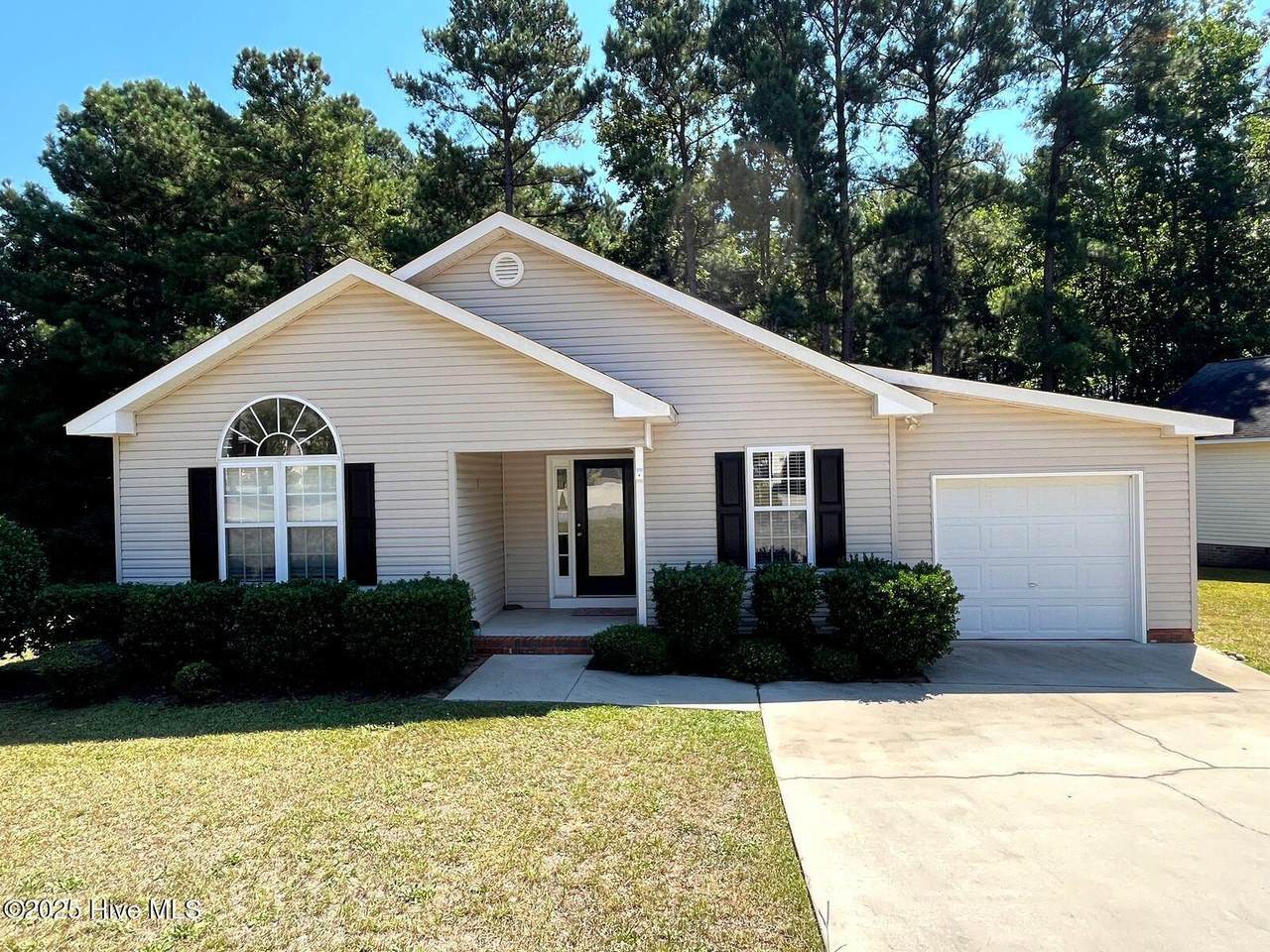 114 Masters Way - Photo 1