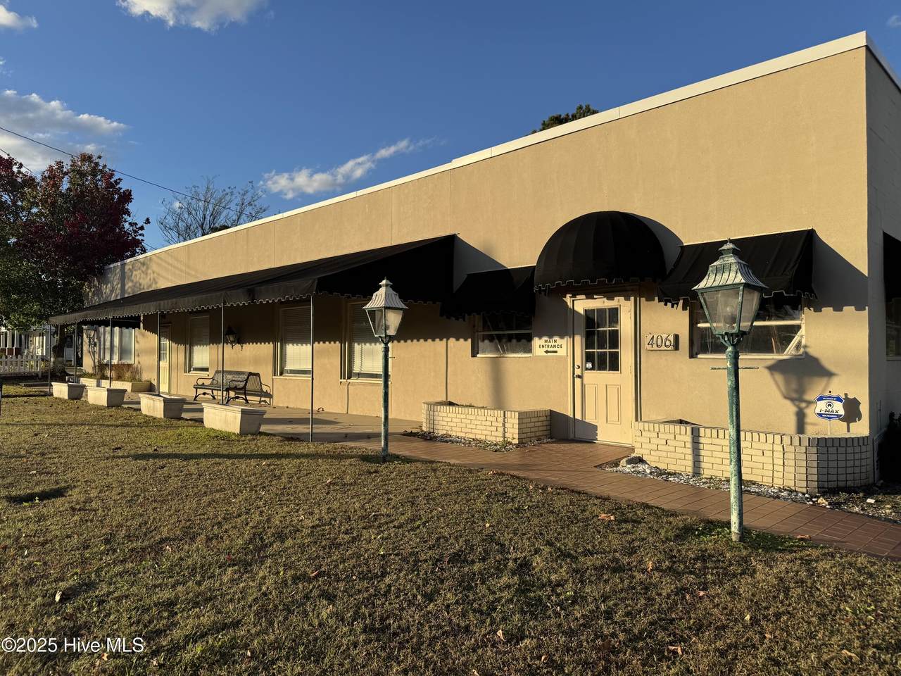 406 Queen Street - Photo 1