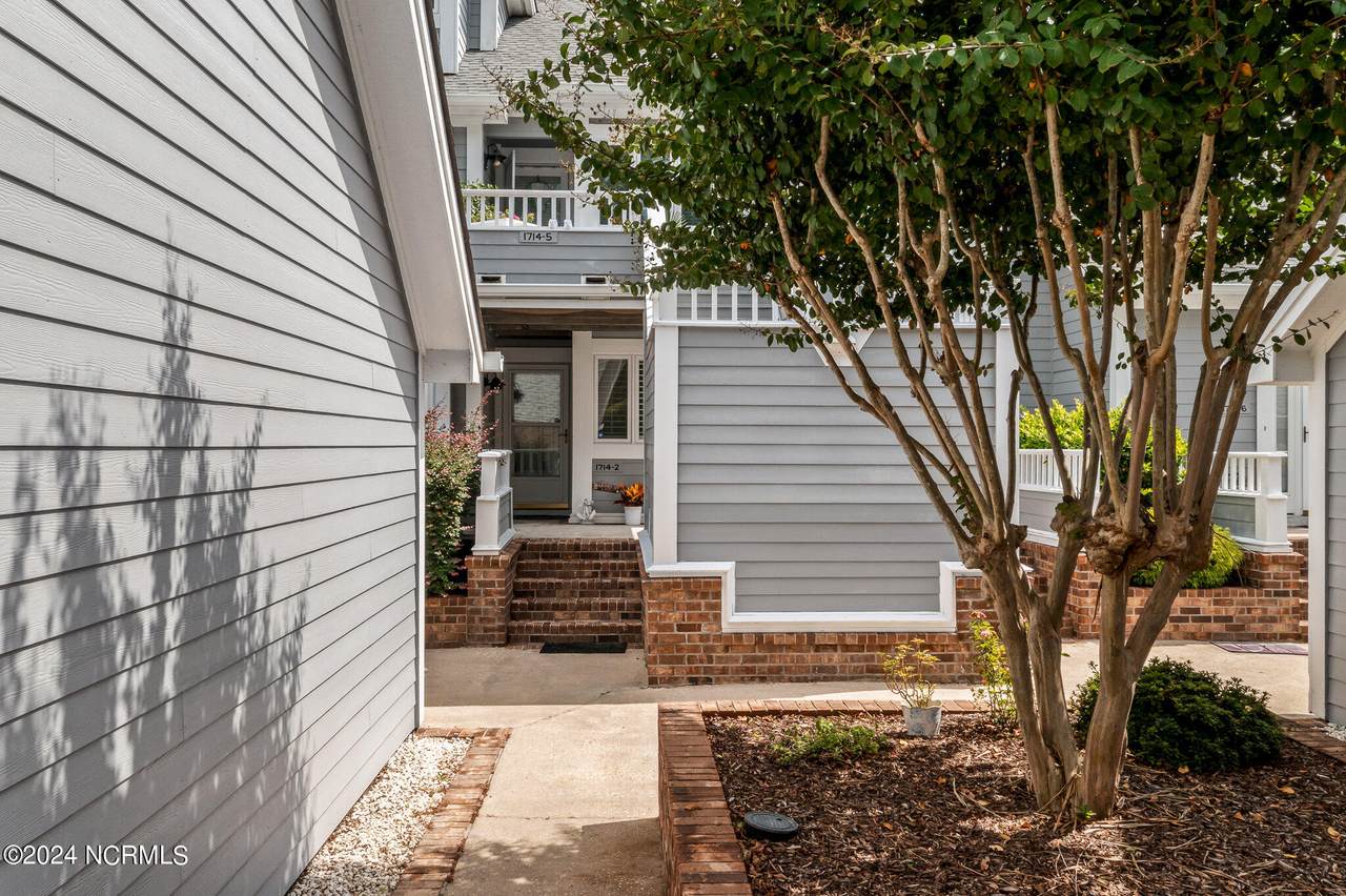 1714 Deerfield Drive - Photo 1