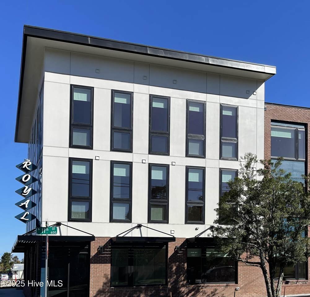 1102 Castle Street - Photo 1