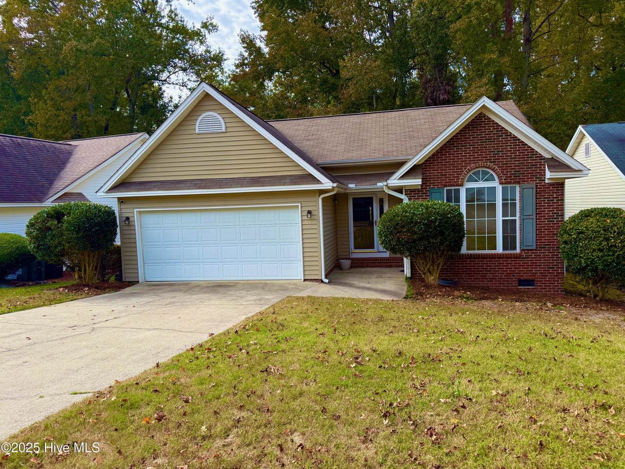 136 Kensington Way - Photo 1