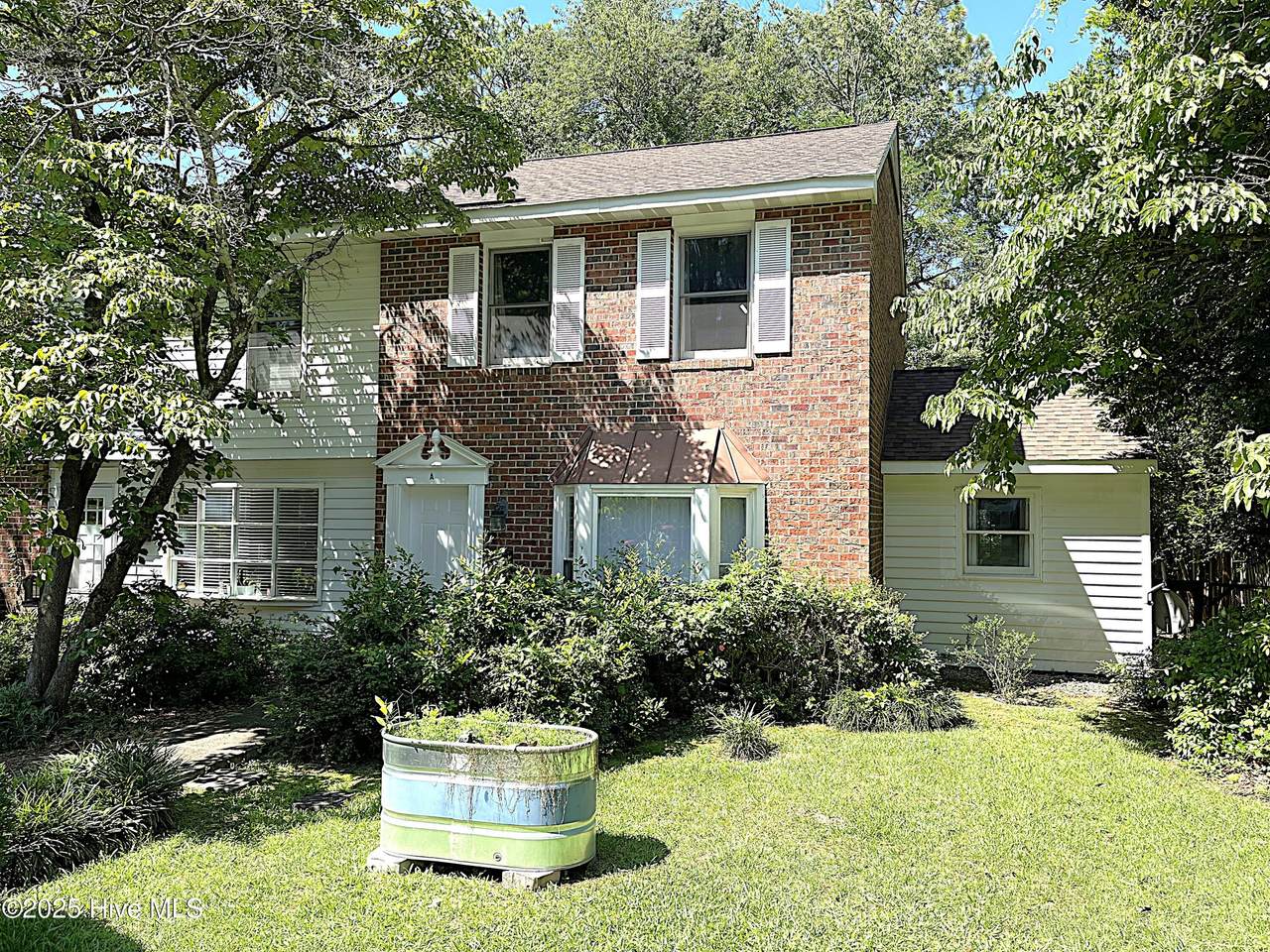 735 Bennett Street - Photo 1