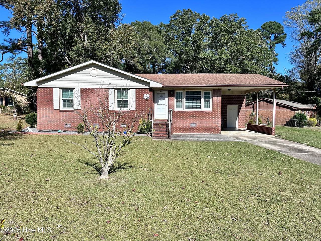 105 Woodlawn Drive - Photo 1