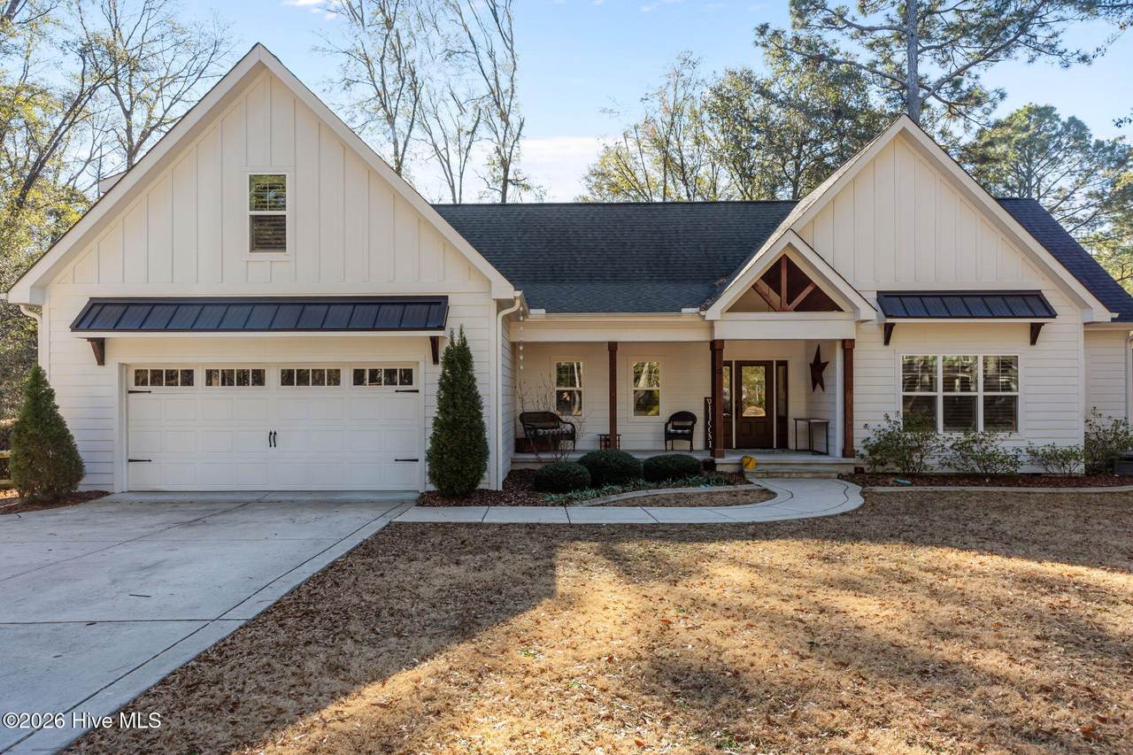 4 Oakmont Drive - Photo 1