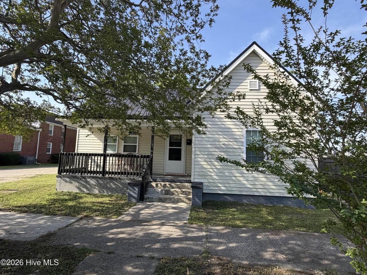 204 Oak Street - Photo 1