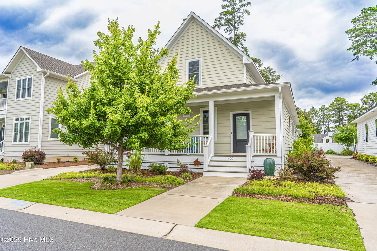 420 Manning Square - Photo 1