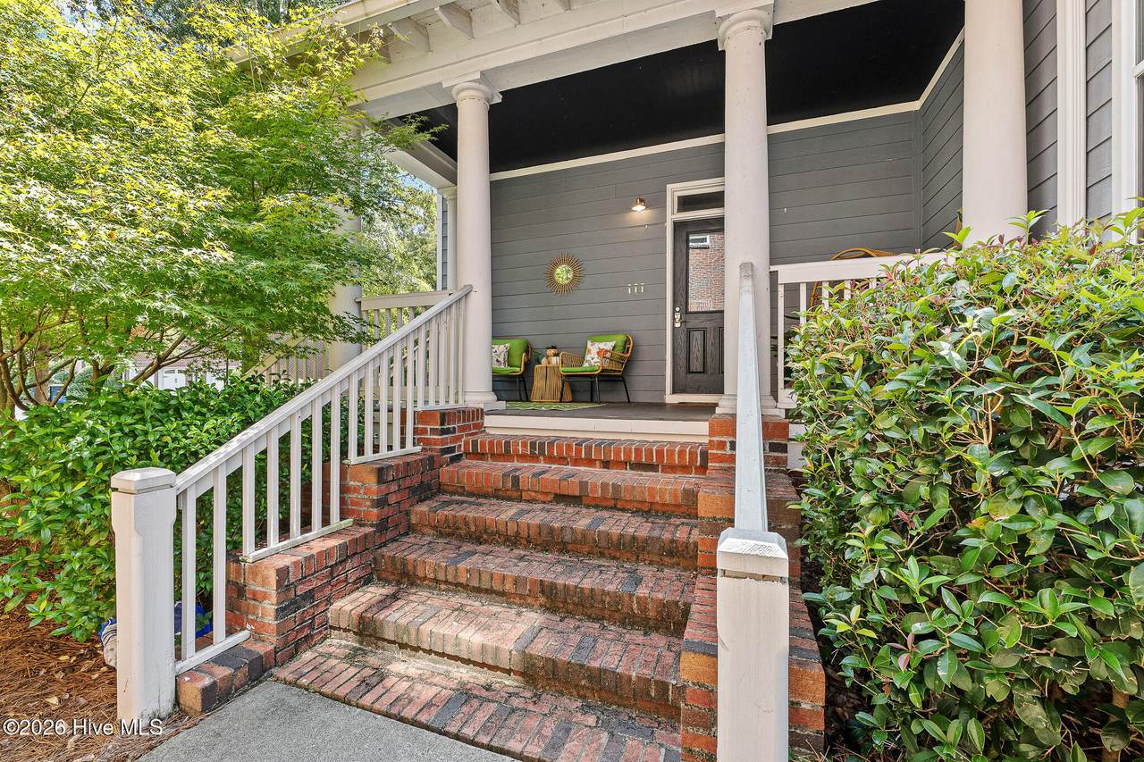 321 Landing Drive - Photo 1
