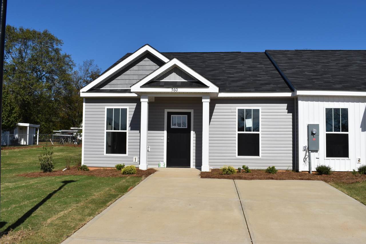 560 Hardy Point - Photo 1