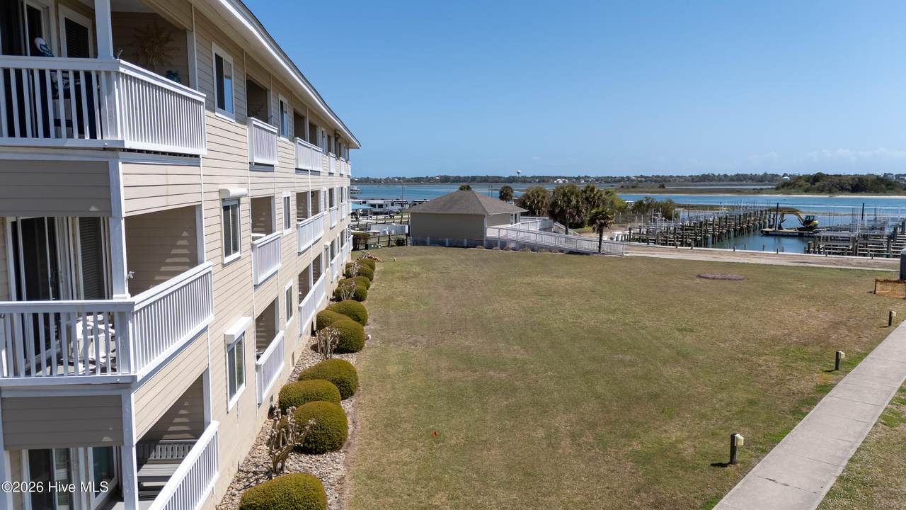 650 Cedar Point Boulevard - Photo 1