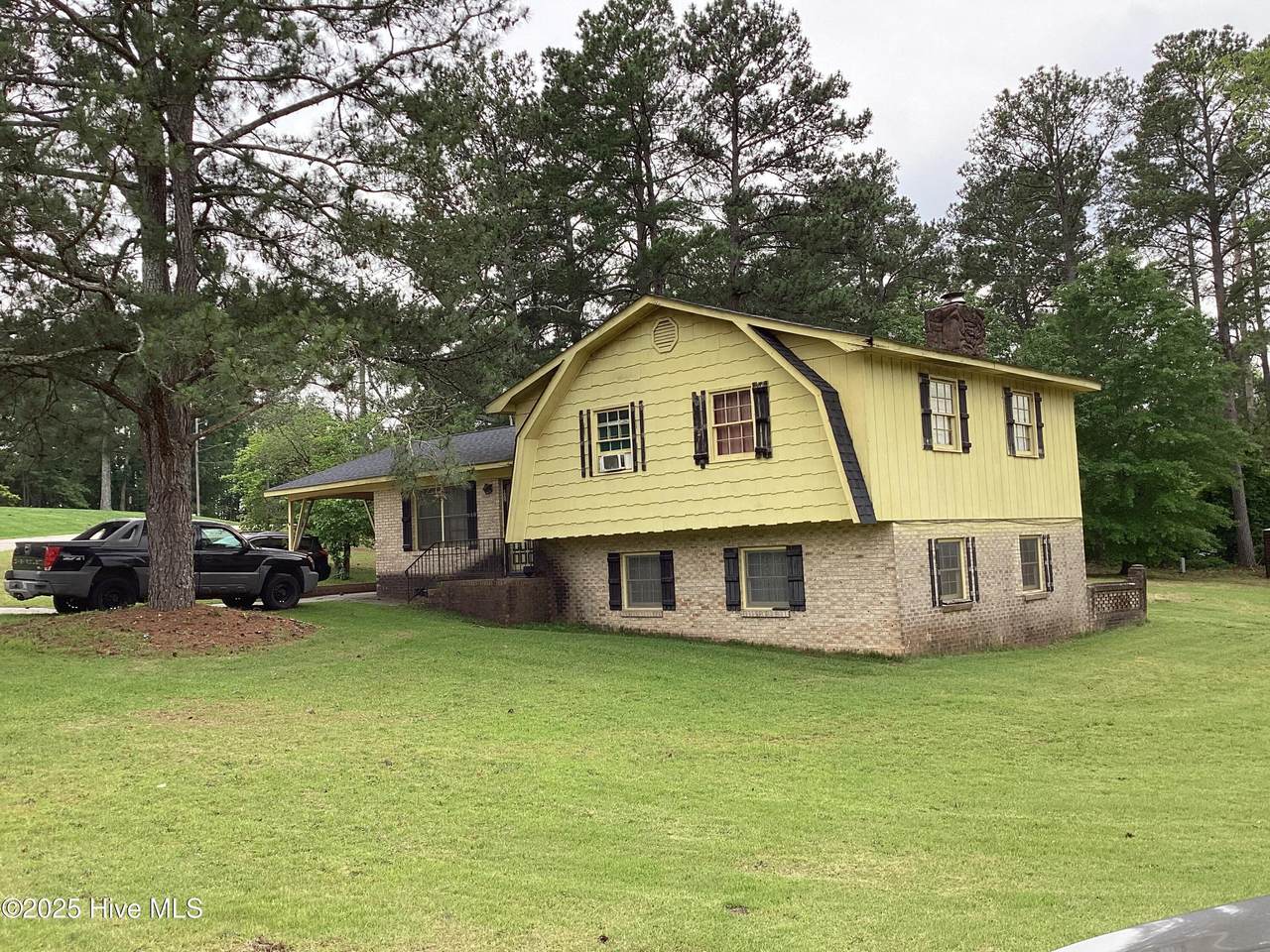 102 Hillview Circle - Photo 1