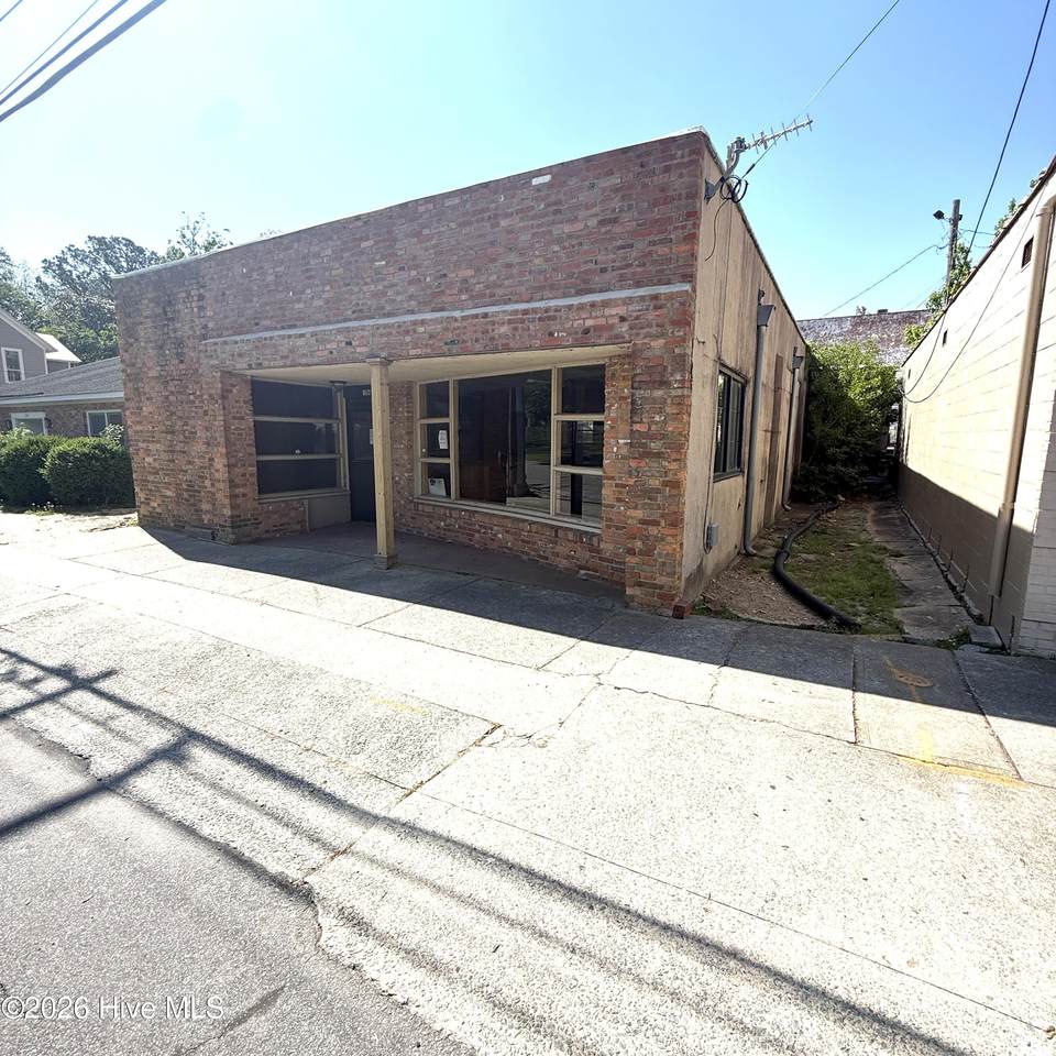 104 Queen Street - Photo 1