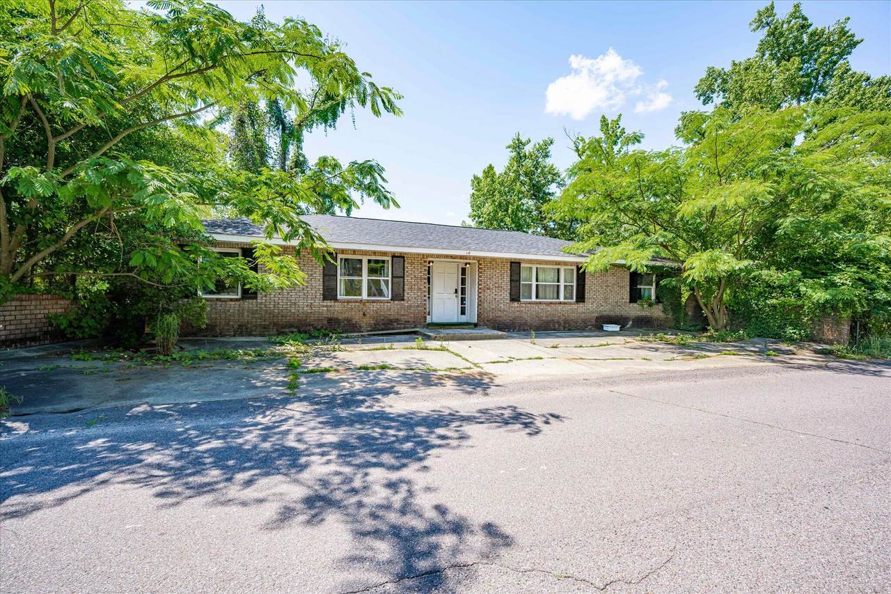 119 Crystal Lake Drive - Photo 1