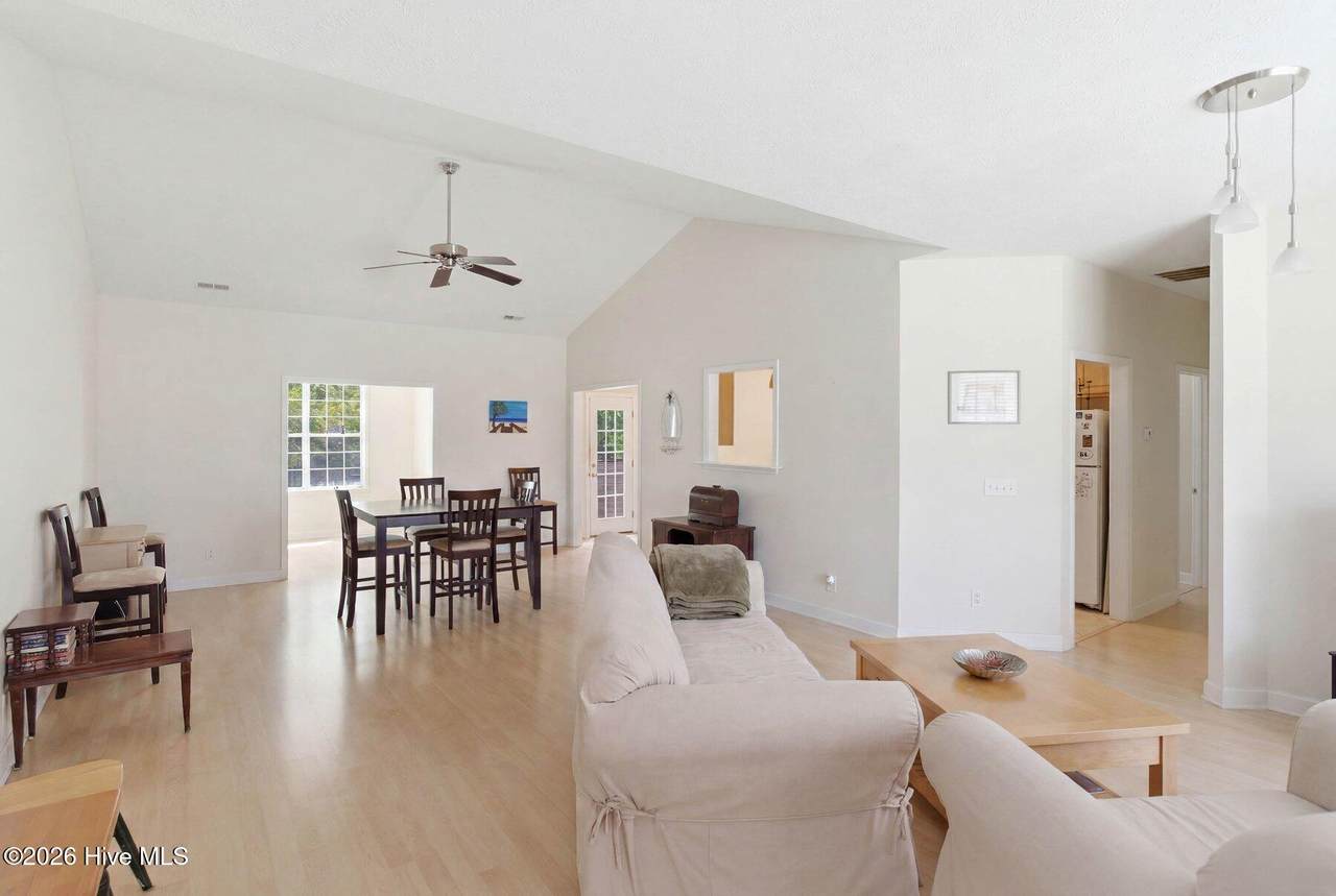 714 Pipers Glen - Photo 1