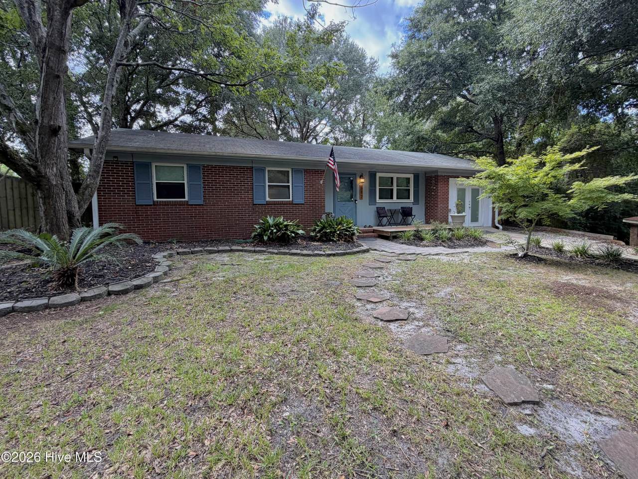 517 Voltaire Place - Photo 1