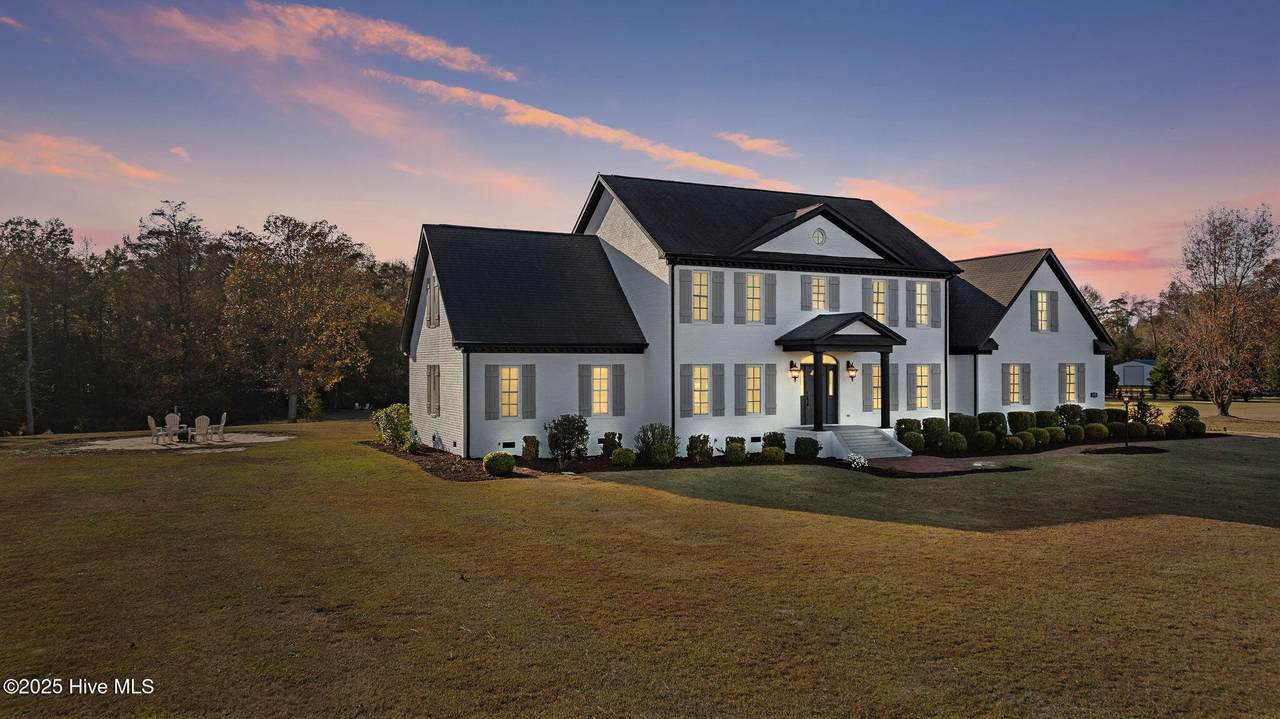 328 Oak Bluff Road - Photo 1