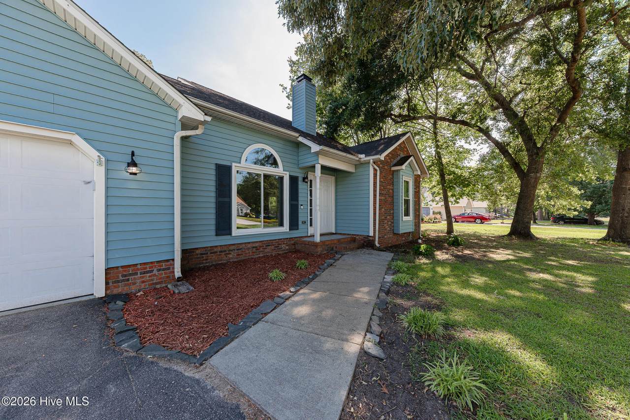 185 Baytree Drive - Photo 1