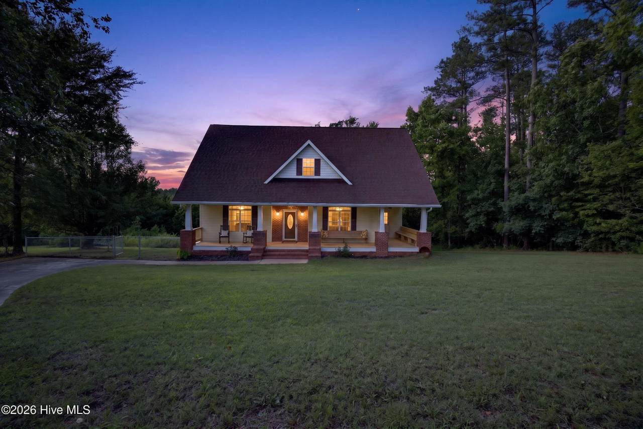 138 Ashwood Drive - Photo 1