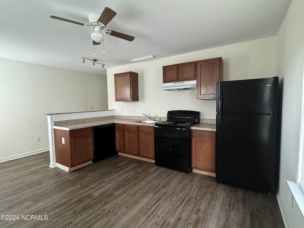 609 8th Street - Photo 1