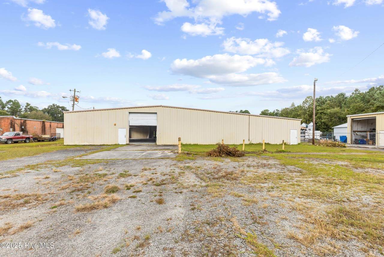 611 Sycamore Street - Photo 1