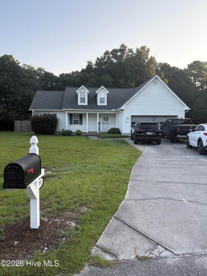 207 Bluebird Court - Photo 1