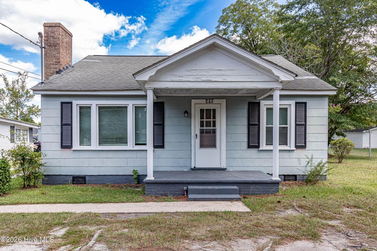 909 4th Street - Photo 1